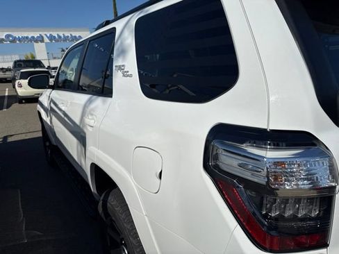Used 2023 Toyota 4Runner TRD Off-Road Premium w/ Moonroof Package AWD/4WD image 4