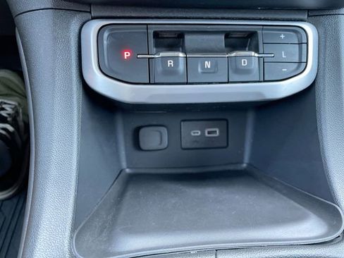 Used 2023 GMC Acadia SLE w/ Driver Convenience Package FWD image 24