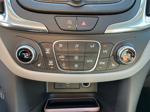 Used 2022 Chevrolet Equinox LT w/ Driver Convenience Package image 21