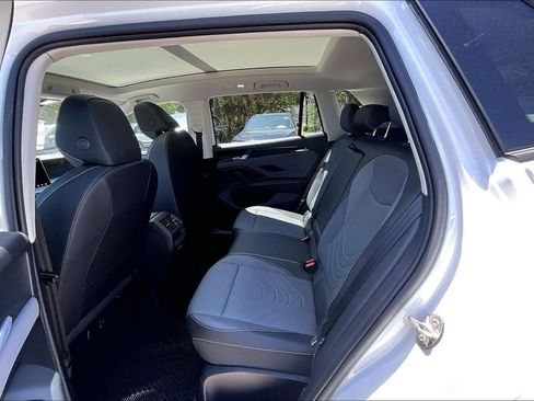 New 2026 Volkswagen Tiguan SE AWD/4WD image 17