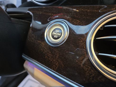 Used 2018 Mercedes-Benz E 300 4MATIC image 21