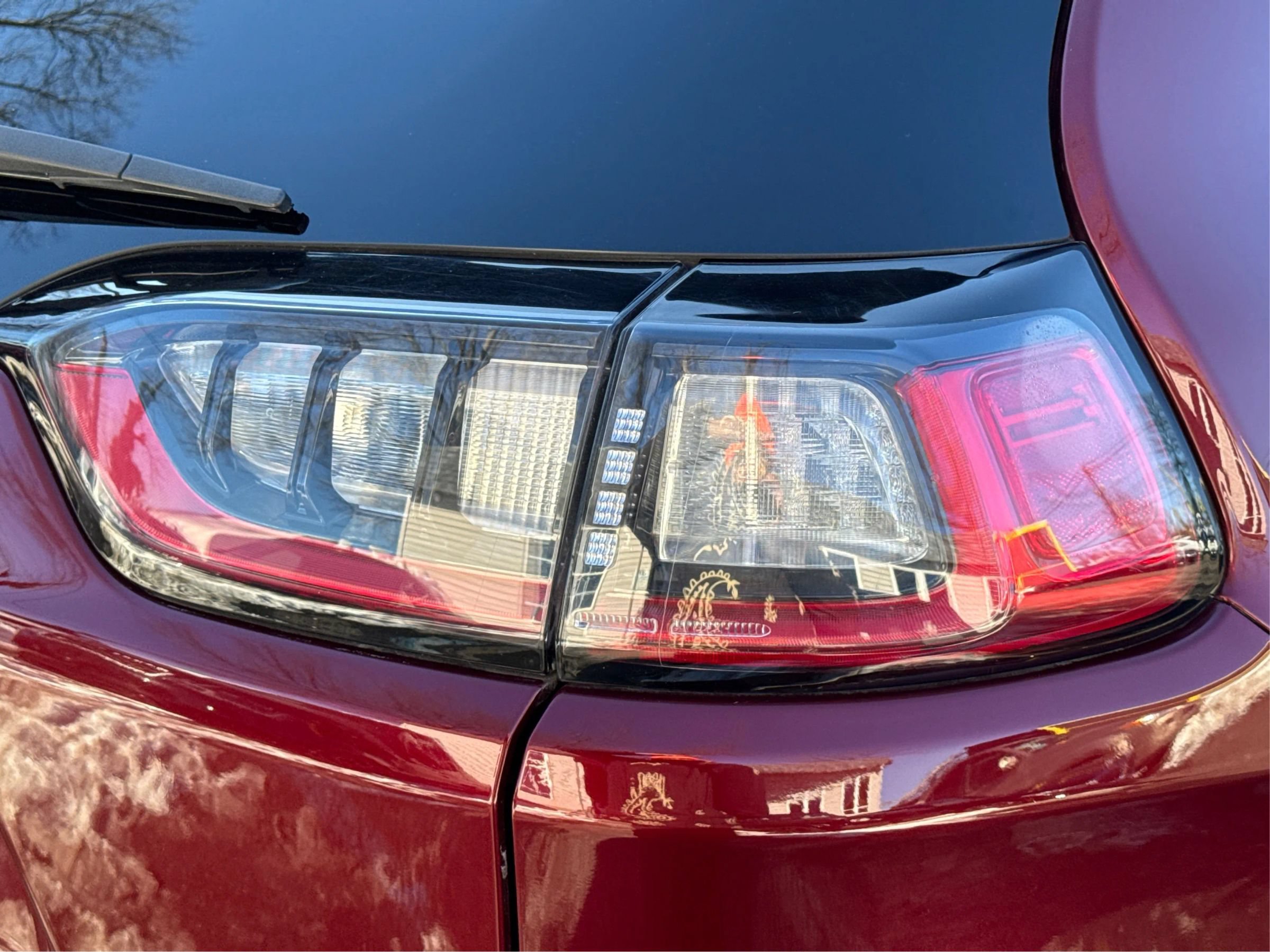 Used 2019 Jeep Cherokee Latitude Plus AWD/4WD image 25