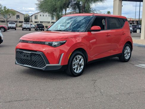 Used 2025 Kia Soul LX w/ LX Technology Package FWD image 7