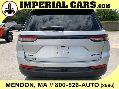 New 2025 Jeep Grand Cherokee Limited w/ Black Appearance Package image 12