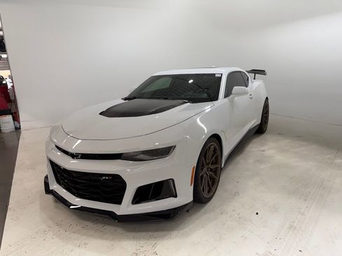 Used 2018 Chevrolet Camaro ZL1 RWD image 3
