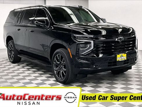 Used 2025 Chevrolet Suburban RST w/ Comfort Package AWD/4WD image 1