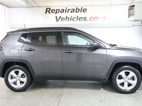 Used 2019 Jeep Compass Latitude w/ Popular Equipment Group FWD image 4