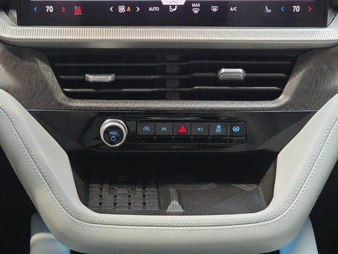 Used 2025 Ford Explorer Platinum w/ Ultimate Package image 27