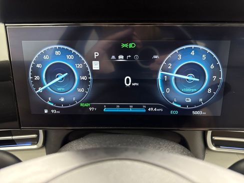 Used 2025 Hyundai Elantra Limited FWD image 17