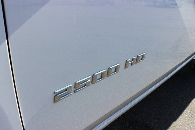Used 2023 Chevrolet Silverado 2500 LT AWD/4WD image 2