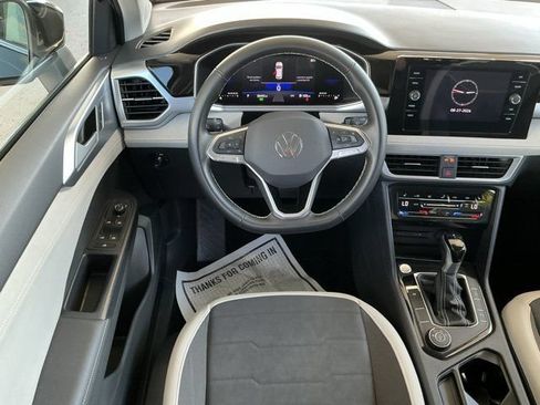 Used 2025 Volkswagen Taos SE AWD/4WD image 13