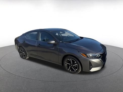 Used 2025 Nissan Sentra SV image 2