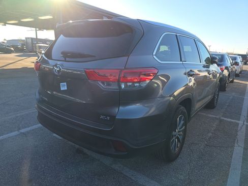 Used 2019 Toyota Highlander XLE image 6