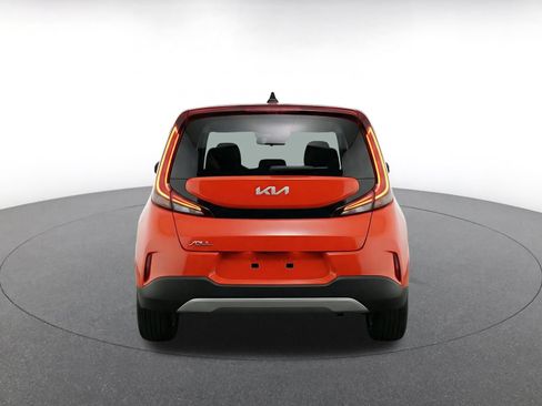 Used 2025 Kia Soul LX w/ LX Technology Package FWD image 8