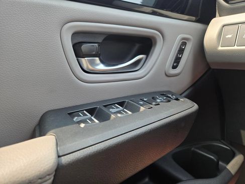 Used 2024 Honda Pilot Touring image 13