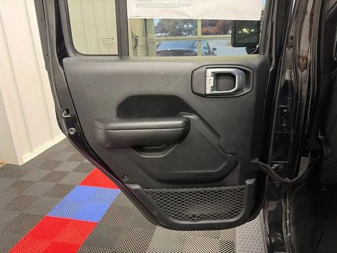Used 2021 Jeep Gladiator Sport AWD/4WD image 13