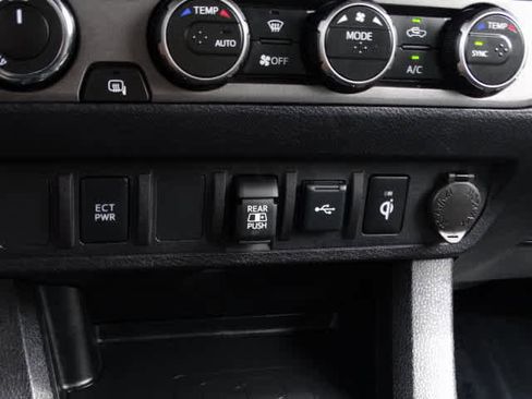 Used 2023 Toyota Tacoma TRD Off-Road image 33