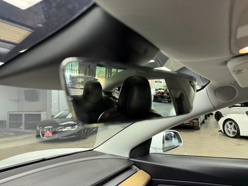 Used 2018 Tesla Model 3 Long Range RWD image 28