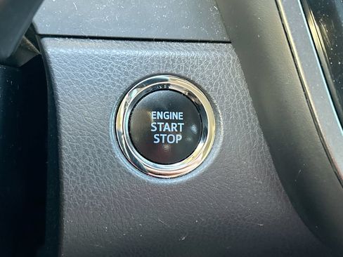 Used 2019 Toyota Camry SE FWD image 19