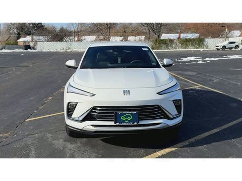 Certified 2025 Buick Envista Preferred image 3