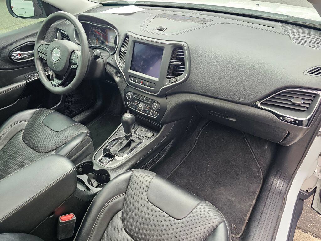 Used 2023 Jeep Cherokee Altitude Lux w/ Elite Group AWD/4WD image 10