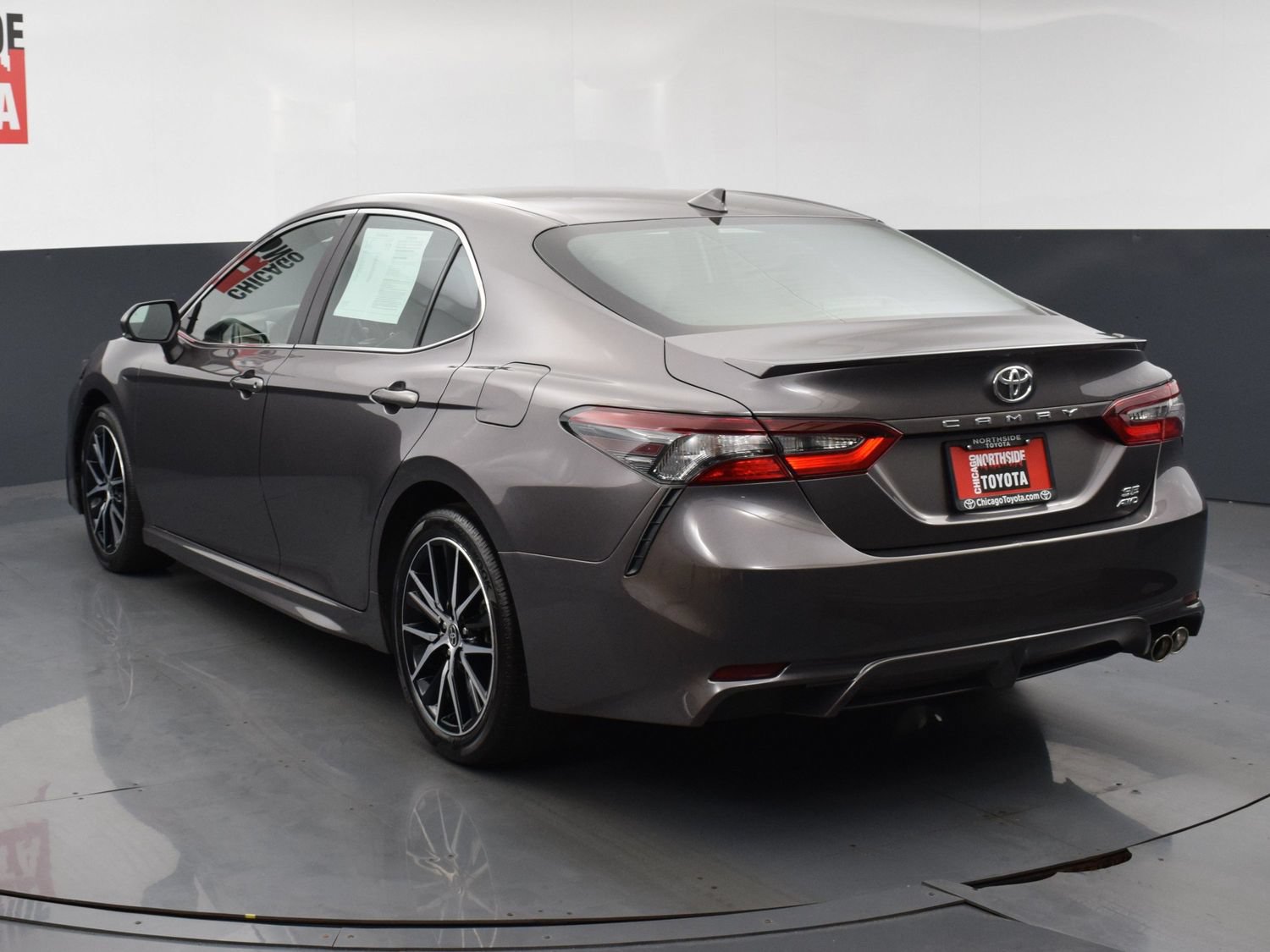 Used 2023 Toyota Camry SE AWD/4WD image 3