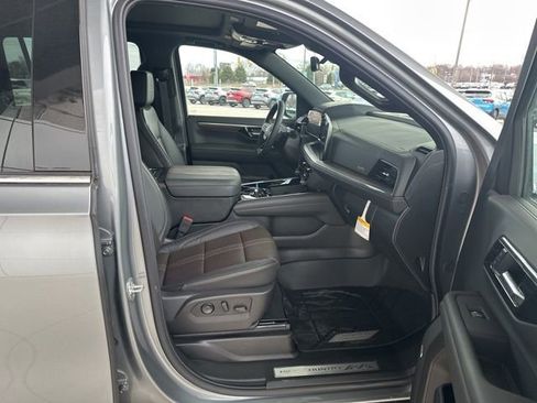 New 2026 Chevrolet Suburban High Country w/ Sun And Tow Package AWD/4WD image 31