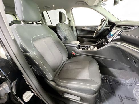 Used 2022 Jeep Grand Cherokee Laredo w/ Luxury Tech Group I image 26