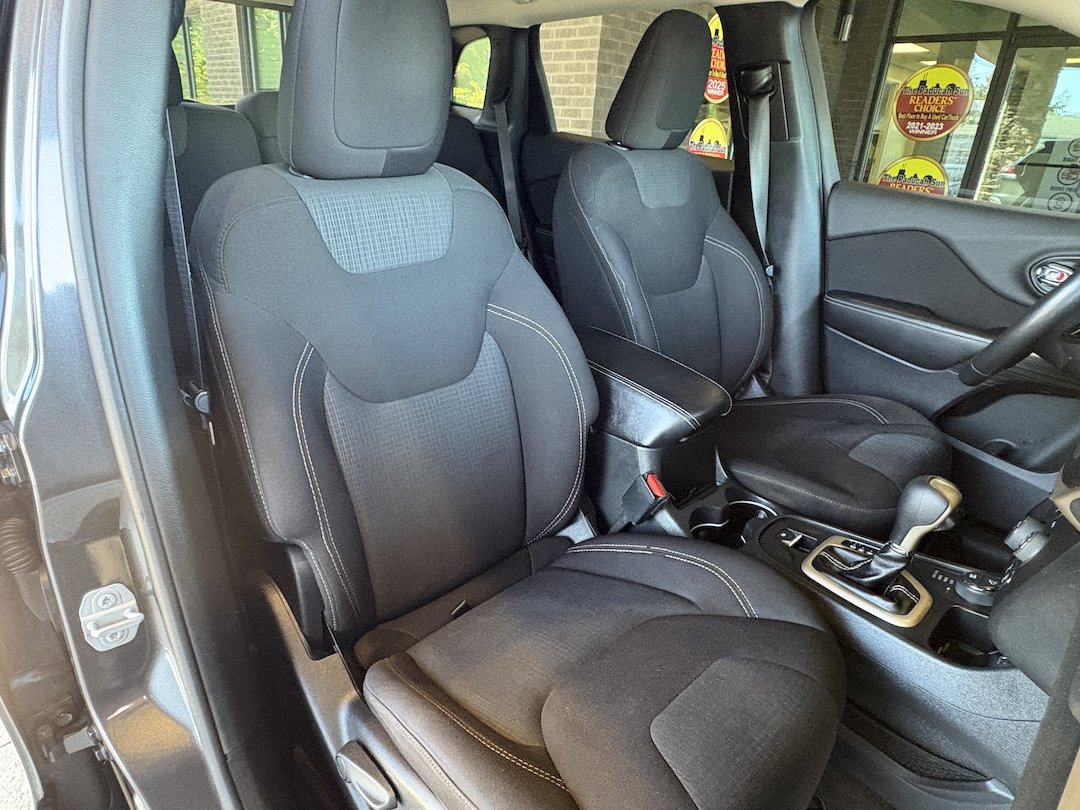 Used 2016 Jeep Cherokee Latitude w/ Cold Weather Group AWD/4WD image 25