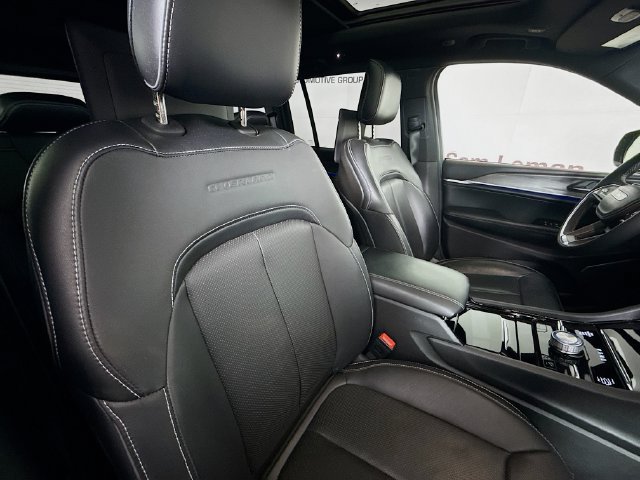 Used 2023 Jeep Grand Cherokee Overland w/ Rear Seat Video Group I AWD/4WD image 29