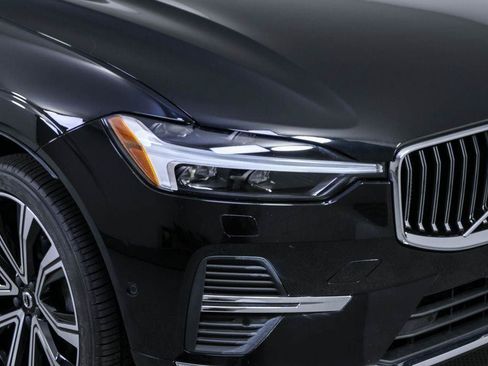 Certified 2023 Volvo XC60 B5 Ultimate w/ Climate Package FWD image 38