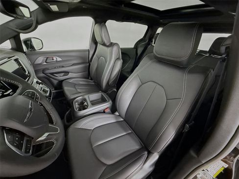 New 2026 Chrysler Pacifica Select image 11