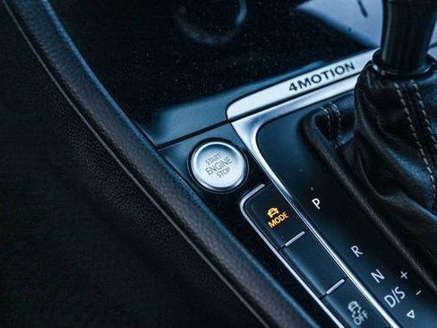 Used 2015 Volkswagen Golf R 4-Door image 18