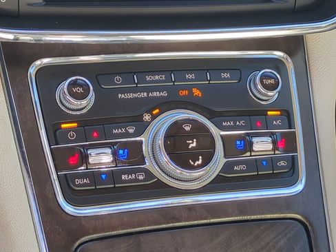 Used 2017 Lincoln Continental Reserve AWD/4WD image 24