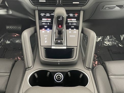 Certified 2023 Porsche Cayenne Platinum Edition AWD/4WD image 20
