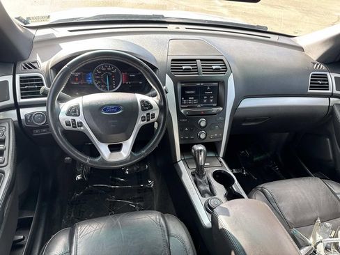 Used 2015 Ford Explorer XLT w/ Equipment Group 202B image 9