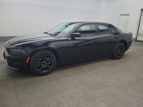 Used 2021 Dodge Charger SXT w/ Leather Interior Group image 2