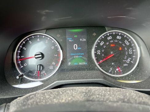 Used 2021 Toyota RAV4 LE FWD image 19