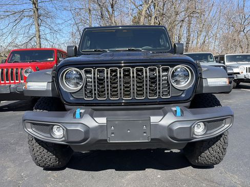 Certified 2025 Jeep Wrangler Unlimited Rubicon 4xe w/ Convenience Group image 2