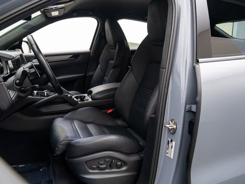 Certified 2024 Porsche Cayenne Turbo GT image 5