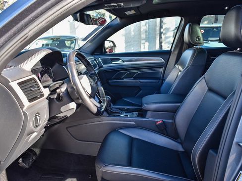 Used 2020 Volkswagen Atlas Cross Sport SEL image 18