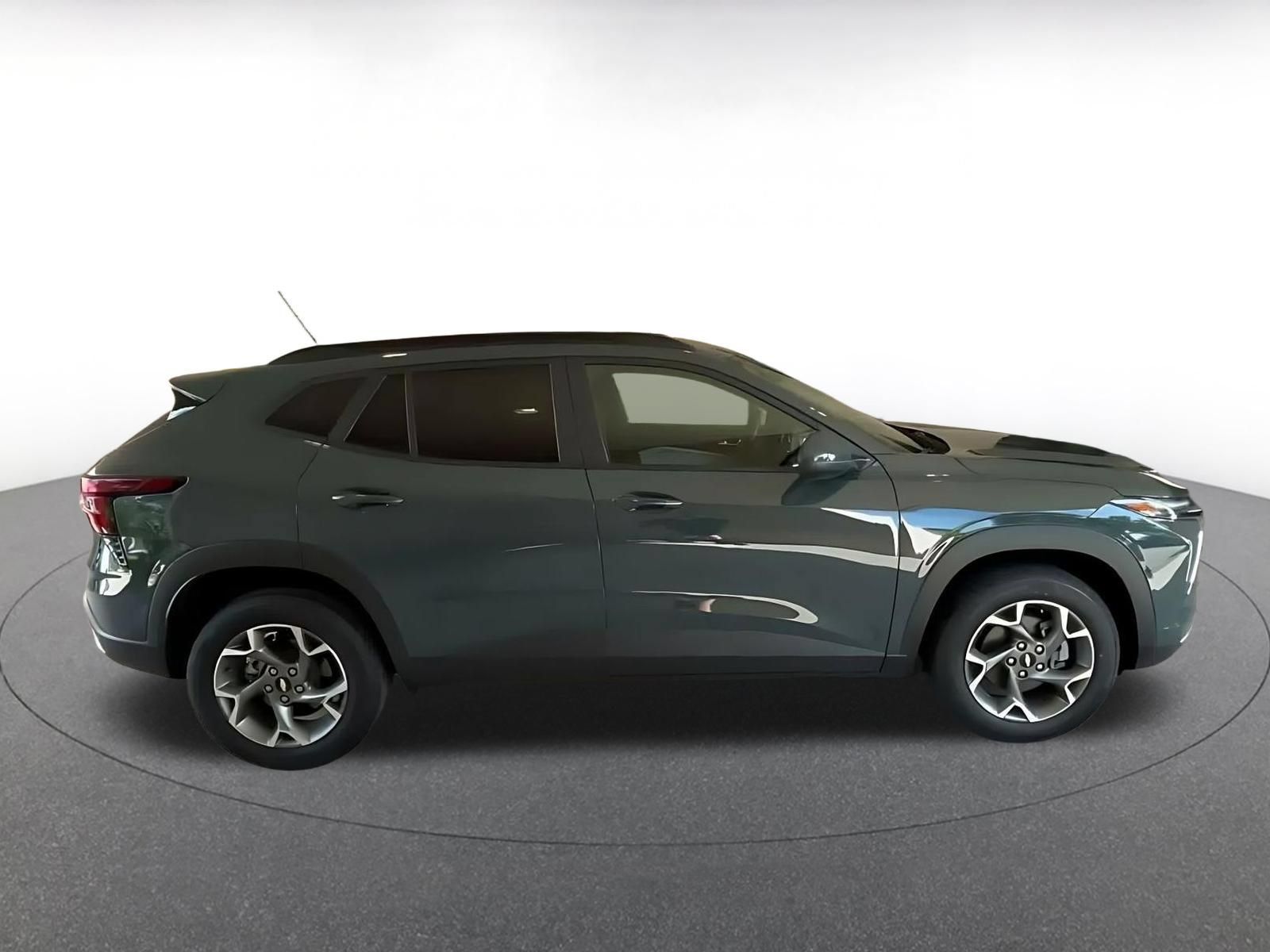 Used 2025 Chevrolet Trax LT w/ LT Convenience Package FWD image 15