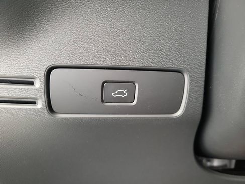 New 2026 Volvo XC40 B4 Core image 33