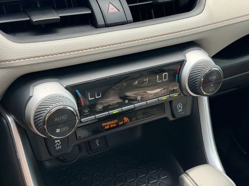 Used 2020 Toyota RAV4 XLE w/ Convenience Package FWD image 23