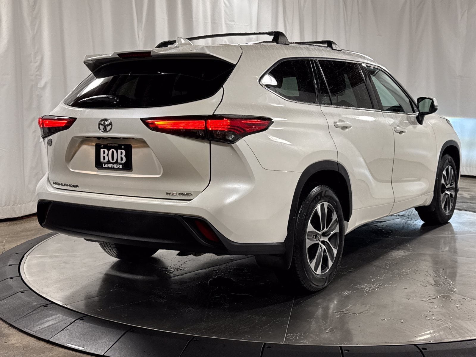 Used 2021 Toyota Highlander XLE AWD/4WD image 10