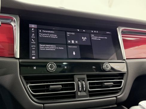 Certified 2024 Porsche Macan image 43