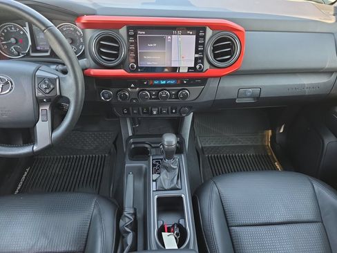 Used 2020 Toyota Tacoma TRD Sport w/ TRD Premium Sport Package AWD/4WD image 15