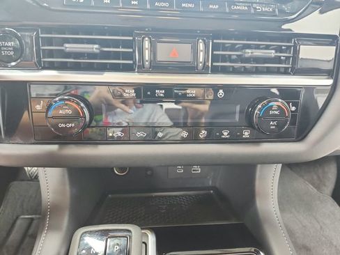 Used 2025 Nissan Pathfinder SL FWD image 28