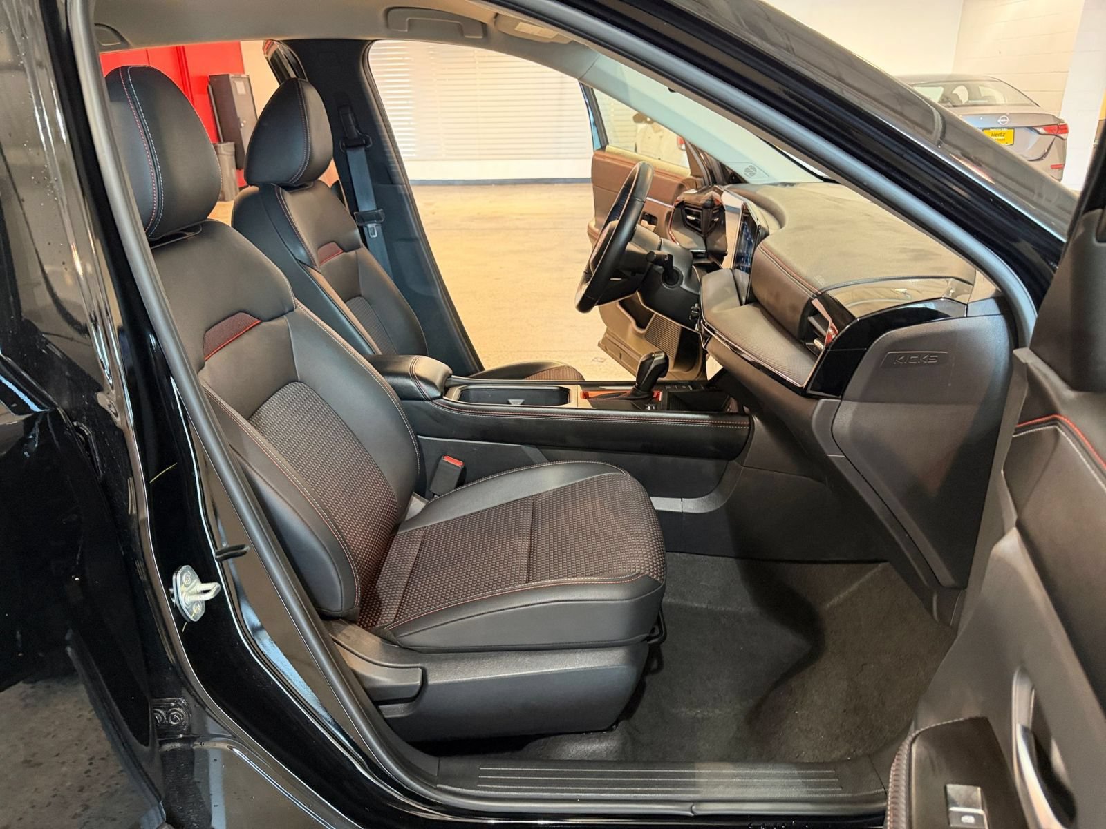 Used 2026 Nissan Kicks SR AWD/4WD image 34