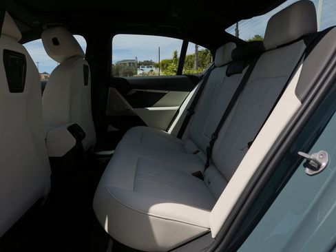 New 2026 BMW 550e xDrive image 8